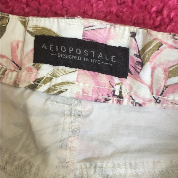 Hawaiian flower print shorts - Picture 3 of 4